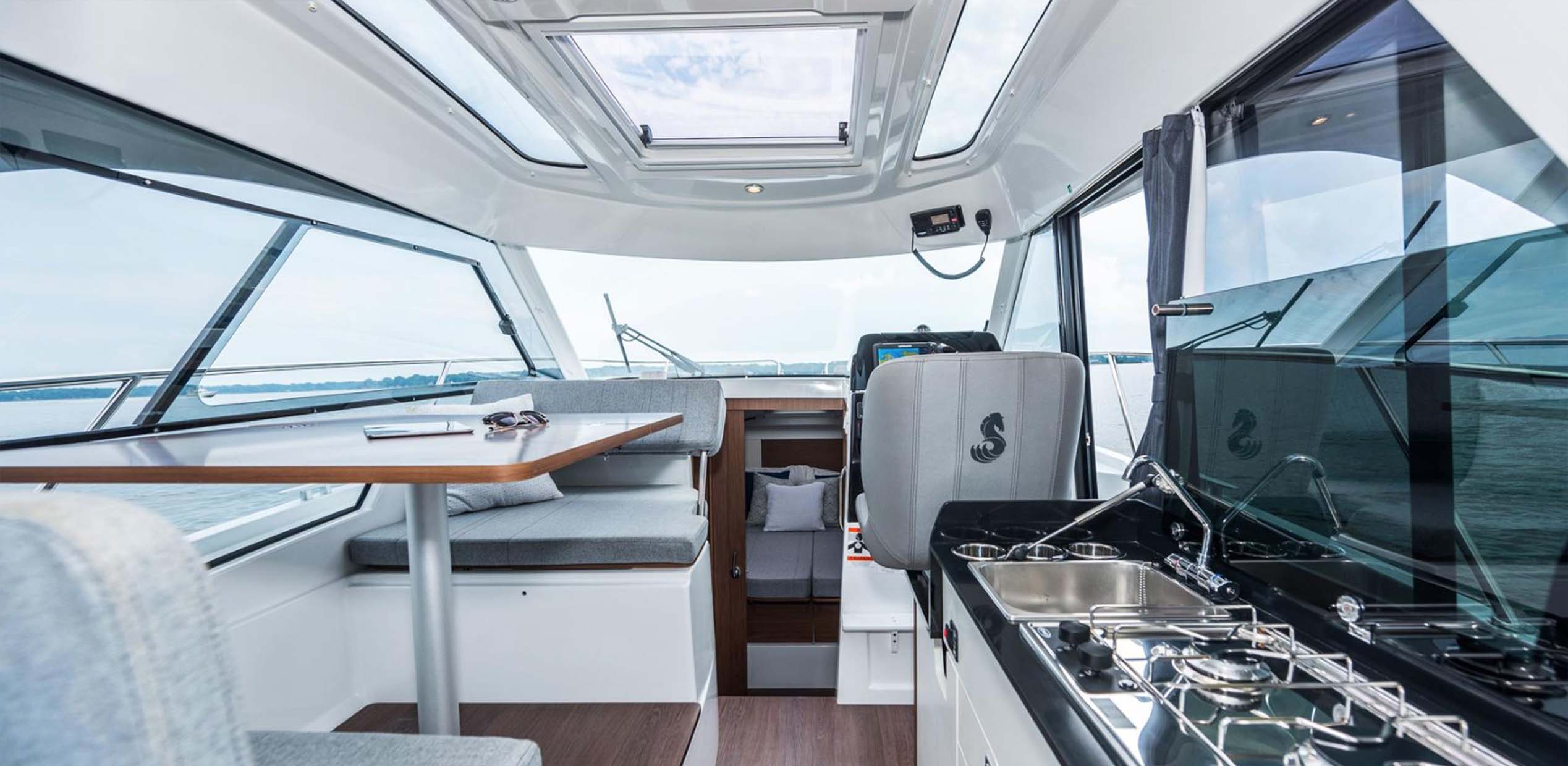 Beneteau Antares Slider 6